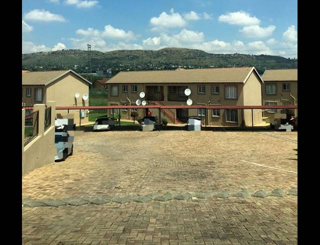 2 BEDROOM APARTMENT FOR SALE IN WILGEHEUWEL